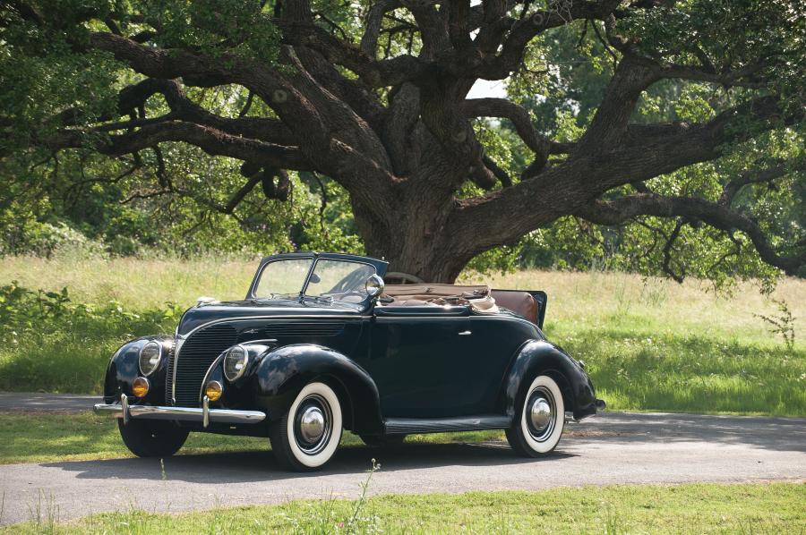  Ford DeLuxe Convertible Coupe 1938 года  (фото 2 из 20)